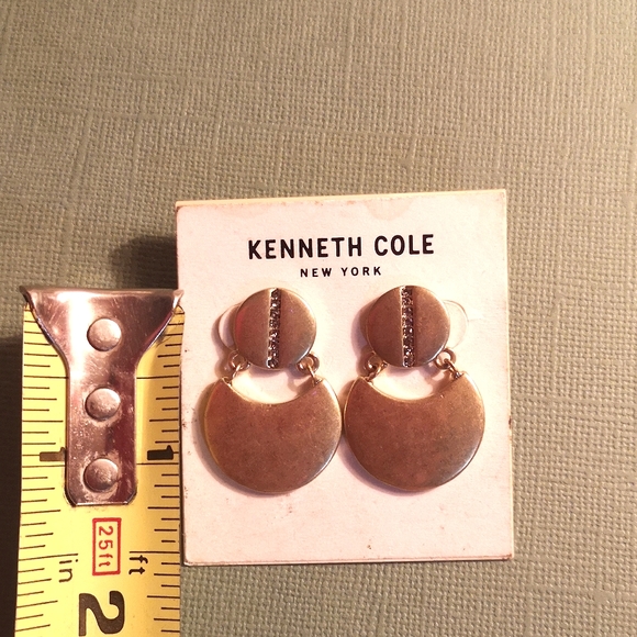 Kenneth Cole gold tone earrings 🔥🧱 - Picture 6 of 7